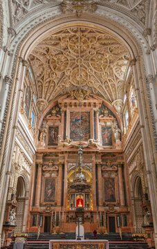 Sanctuary, decorated and gilded altar, Mezquita-Catedral de C&oacute;rdoba or Cathedral of the Conception of Our Lady, C&oacute;rdoba, Cordoba Province, Andalusia, Spain