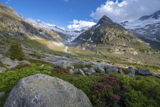 Mountains on the Berliner H&ouml;henweg, Steinmandl mountain peak, Hornkees glacier, Zillertal Alps, Zillertal, Tyrol, Austria