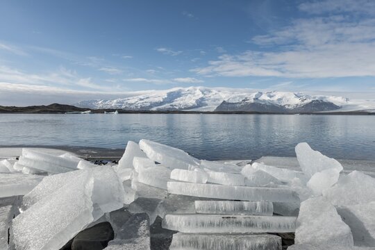 Ice floes on the banks of Fjalls&aacute;rl&oacute;n Glacier Lagoon, East Iceland, Iceland