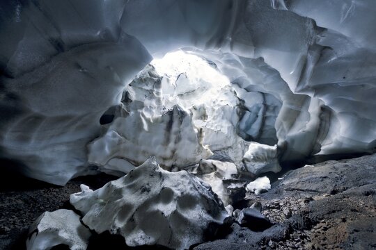 Ishellir ice cave, Hrafntinnusker, Landmannalaugar, Iceland