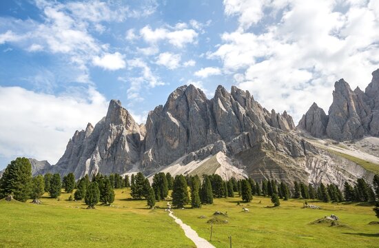 Hiking trail near Gschnagenhardt Alm, behind Geislerspitzen, Villn&ouml;sstal, Sass Rigais, Dolomites, South Tyrol, Italy