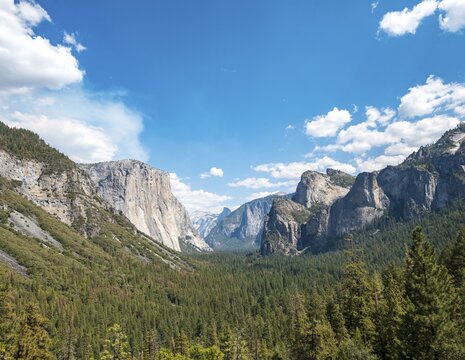 Tunnel View, view of Yosemite Valley, El Capitan, Yosemite National Park, California, USA