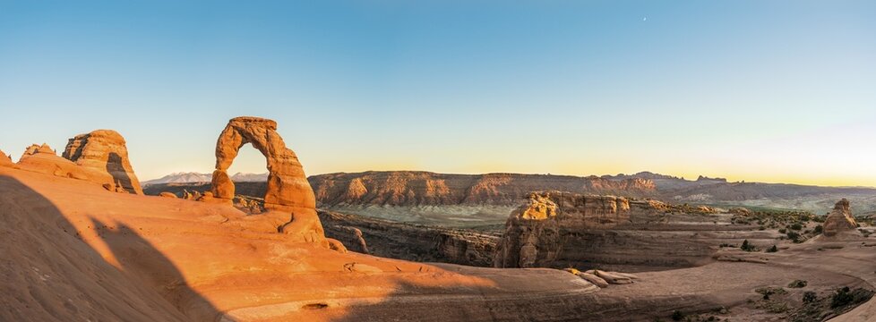 Delicate Arch natural arch in sunset light, Arches National Park, Moab, Utah, USA