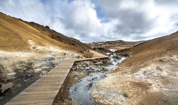 Boardwalk over steaming ground, mineral deposits, Selt&uacute;n geothermal area, Kr&yacute;suv&iacute;k volcanic system, Reykjanesf&oacute;lkvangur conservation area, Iceland