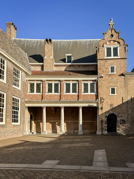 Het Hof courtyard in Dordrecht featuring elegant brick architecture