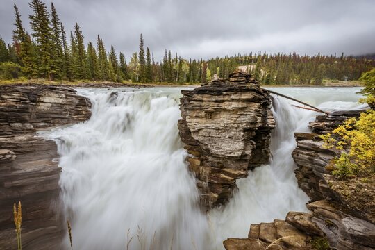 Waterfall, Athabasca Falls, Athabasca River, Icefields Parkway, Banff National Park, Alberta, Canada
