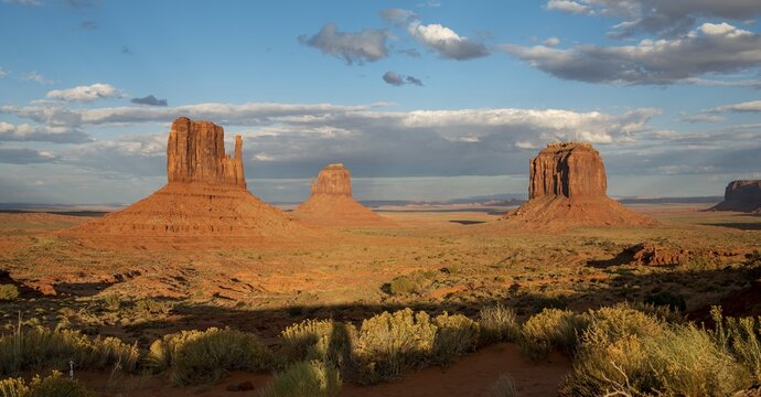 Evening Light, Table Mountains West Mid Butte, East Mid Butte, Merrick Butte, Monument Valley, Navajo Tribal Park, Navajo Nation Reservation, Arizona, Utah, USA