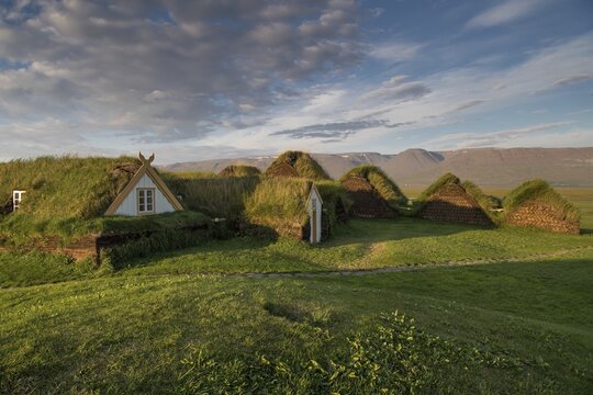 Grass sod houses, evening light, peat farm or peat museum Glaumbaer or Glaumb&aelig;r, Skagafj&ouml;r&eth;ur, Nor&eth;urland vestra, Iceland