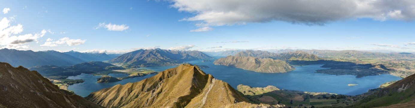 Mountain and lake views from Mount Roy, Roys Peak, Panorama, Lake Wanaka, Southern Alps, Otago, South Island, New Zealand