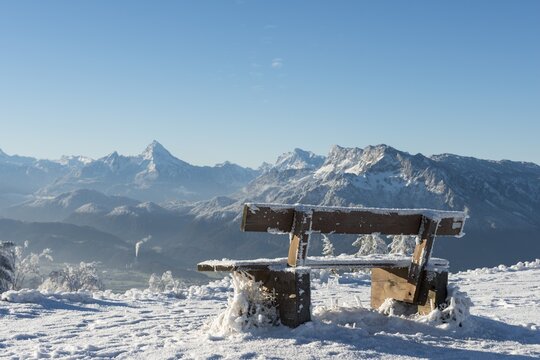 Snow-covered bench in front of Alpine panorama, rear left Watzmann, rear right Unterberg, Gaisberg, Salzburg, Austria
