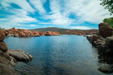Obraz premium Deep blue water at Watson Lake