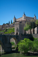 Fototapeta premium Alcázar de Toledo y Puente de Alcántara