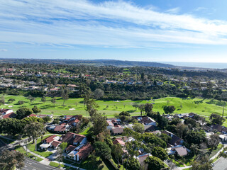 Obraz premium Aerial dview over a golf course with house around in Solana Beach, San Diego, California, High quality 4k footage