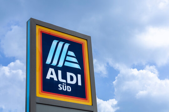 leve, Germany, April 22, 2025. The recognizable Aldi S&uuml;d logo on a pylon sign against a bright blue sky with white clouds.