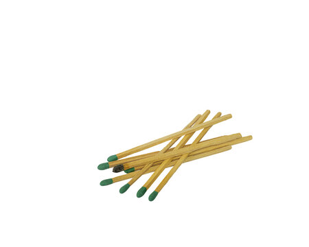 Palitos de f&oacute;sforo agrupados com cabe&ccedil;as verdes, madeira clara e composi&ccedil;&atilde;o simples, isolados em fundo transparente sem sombra marcada, ideais para temas de igni&ccedil;&atilde;o, seguran&ccedil;a e materiais de uso di&aacute;ri