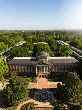 The campus of Meredith College in Raleigh , North Carolina. A women's private liberal arts school founded in 1891