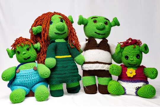 Familia de ogros verdes de ganchillo, papa ogro, mama ogra, ni&ntilde;o ogro y ni&ntilde;a ogra,  mu&ntilde;ecos divertidos para ni&ntilde;os.