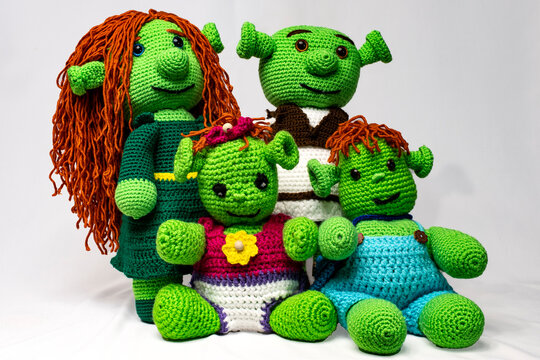 Familia de ogros verdes de ganchillo, papa ogro, mama ogra, ni&ntilde;o ogro y ni&ntilde;a ogra,  mu&ntilde;ecos divertidos para ni&ntilde;os.