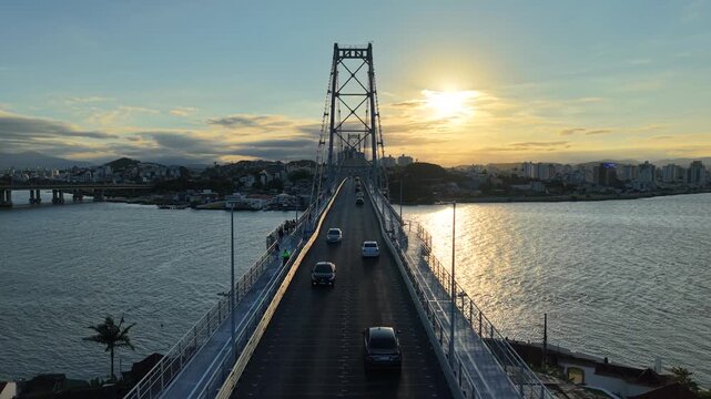 Vista A&eacute;rea da cidade de Florian&oacute;polis, Ponte Herc&iacute;lio Luz, Santa Catarina, Brasil