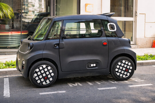 Micro voiture &eacute;lectrique urbaine compacte de marque Ami de Citro&euml;n