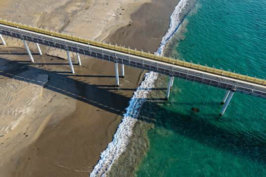 Industrial mining dock of steel structures supported by steel piles
