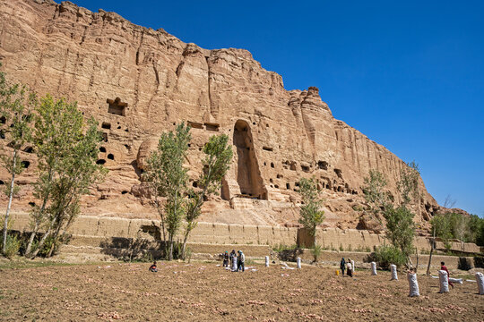 Afghan people harvest potatos in Bamiyan, Afghanistan