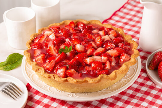 Homemade Strawberry jello pie. Baked crust pie with No-bake filling. Lots of fresh strawberry and strawberry gelatin made with gelatin and cornstarch.