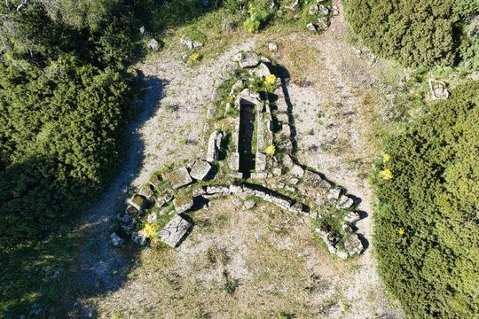La Tomba dei Giganti di iloi nel territorio di sedilo, Sardegna