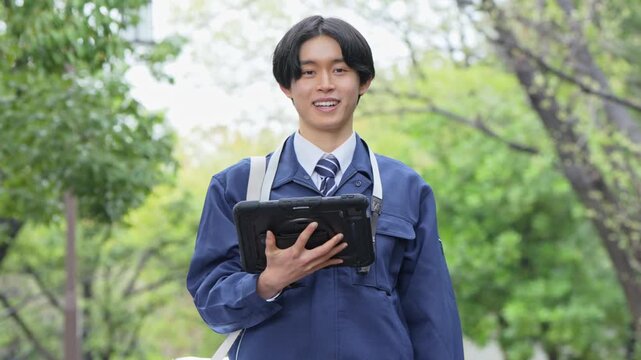 作業着を着た男性