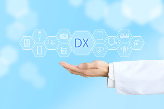 医者の手とDXの文字と医療系アイコンの合成素材―医療DXイメージ