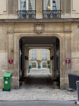 Haussmann Building Entrance with Arched Porte Coch&egrave;re, Paris