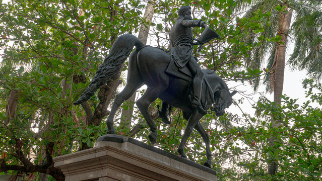 Estatua de simon bolivar en cartaagena, colombia