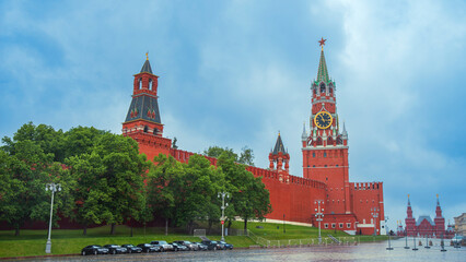 Obraz premium Panoramic view of Spasskaya Tower and Red Square in Moscow with copy space
