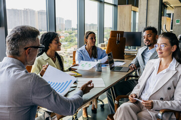 Business leaders collaborate on strategy with city skyline background © Kostiantyn