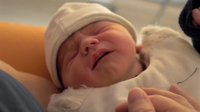 Nouveau-n&eacute; b&eacute;b&eacute; en Tran de dormir