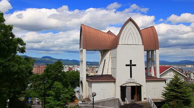 函館聖ヨハネ教会と函館港遠望