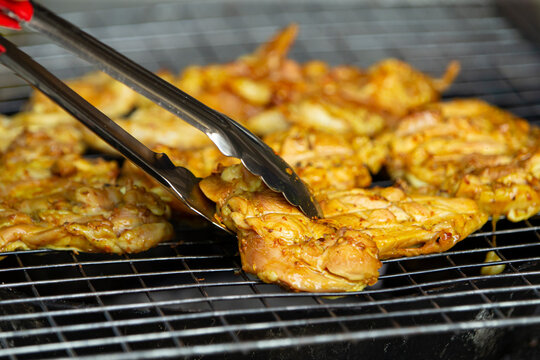 grilled chicken wings on grill