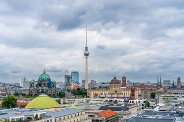 Obraz premium Panoramic aerial view of central Berlin where historic landmarks blend seamlessly with modern architecture, shaping a unique urban landscape.Berlin,Germany.