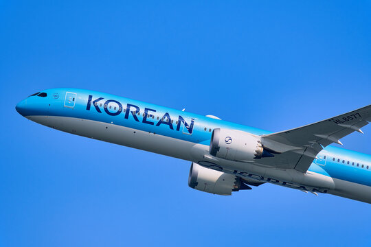 Korean Air Boeing 787-10 Dreamliner (HL8577) passenger plane taking off at Haneda Airport in Tokyo, Japan.