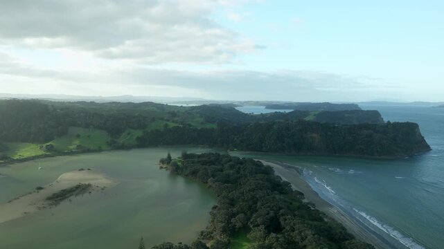 Wenderholm Coastal View &acirc; River and Waves