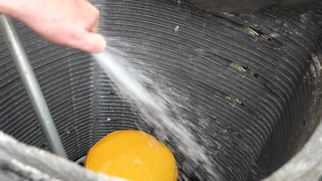 Cleaning Air Conditioner Coils on Outdoor Unit to Improve Efficiency