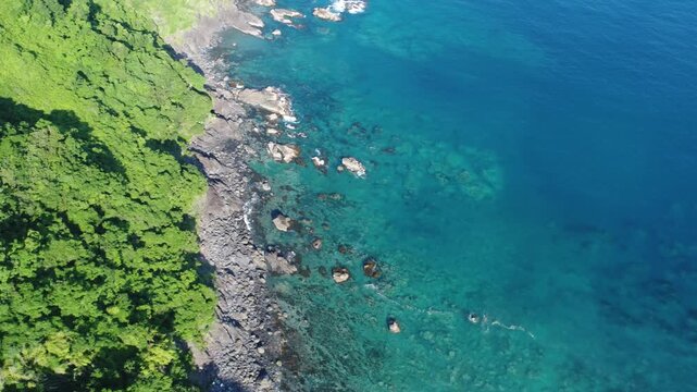 浦ノ内須ノ浦付近から望む横浪黒潮ラインの海