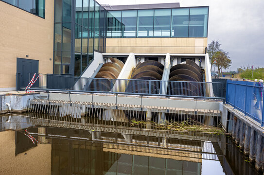Water lifting technology to evacuate water from a low lying polder, called Archimedes' screw, replacing traditional windmills in the Netherlands
