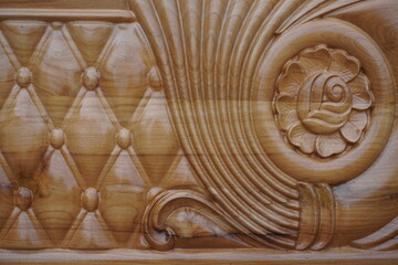 Naklejka premium Elegant Floral Wood Carving Pattern on Polished Wooden Furniture