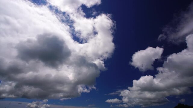 四望頂展望台から望む寒霞渓と内海湾