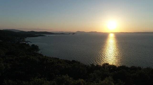 夕陽ヶ丘から望む瀬戸内海とナガ崎と夕日