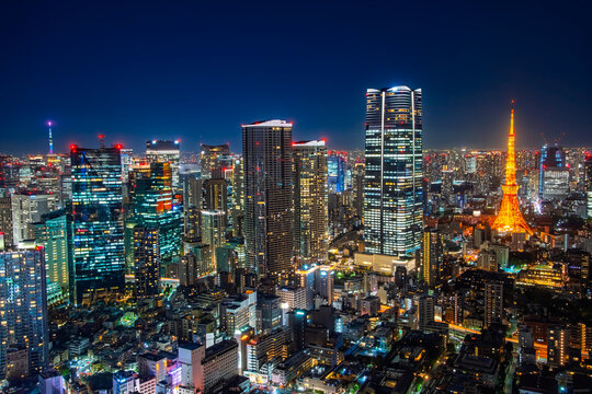 東京都港区 六本木ヒルズから望む東京タワー・麻布台ヒルズと煌めく大都会の夜景