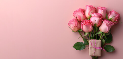 Fototapeta premium Pink roses bouquet with small gift box on pastel background copy space