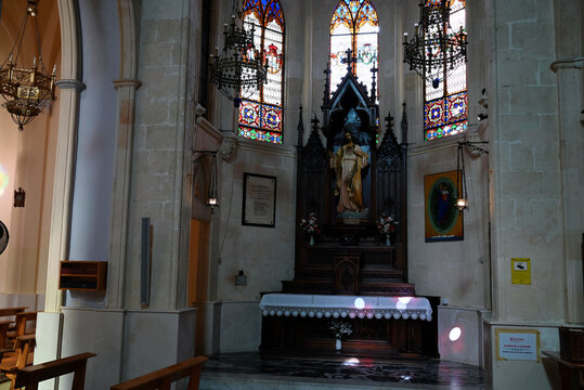 Autel de l'&eacute;glise du sanctuaire de Marie Auxiliatrice dans la ville de Ciutadella sur l'&icirc;le de Minorque