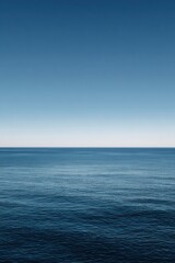 Fototapeta premium Deep blue ocean meets clear sky